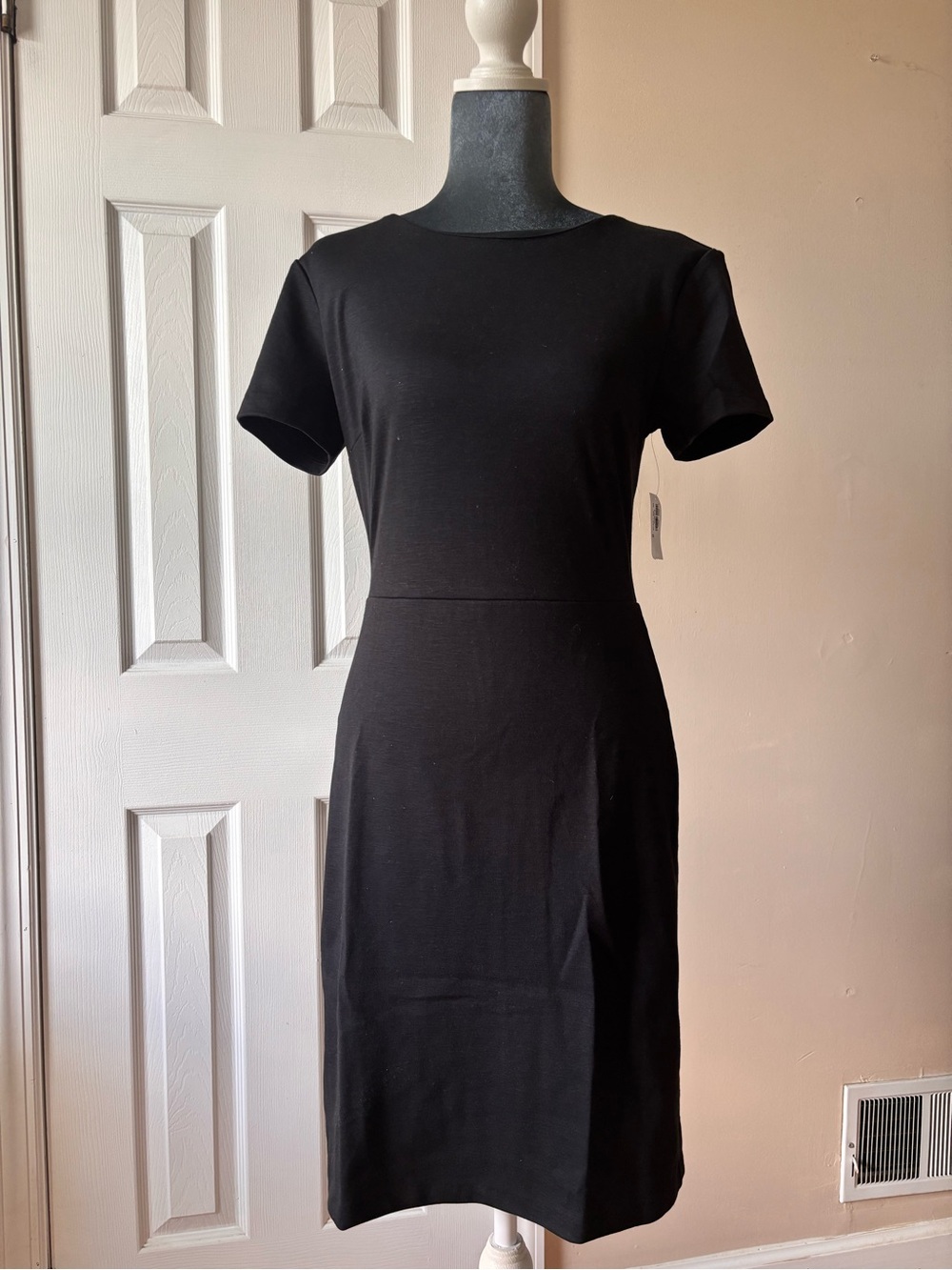 Old Navy Black Short-Sleeve Sheath Dress